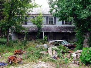 The house next to Hoppies - another opportunity for Doug to renovate - this one comes with a car to refurbish - note the two extra engines for the car