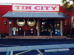 An alternative shopping/dining area to downtown is Tin City, a funky collection of old metal industrial buildings on the harbor that were converted to restaurants and shops