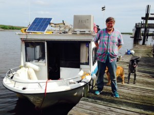 A unique Looper - this is our first encounter with Bob, who started in Minneapolis and is doing the Loop solo in a 26 foot houseboat on a shoestring budget - he has a small chart plotter but no paper charts on board, and two dogs to keep him company.  YIKES!