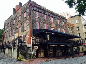 A historic mercantile building along the River Street on the waterfront, the first floor of which now houses retail stores. The Historic District in Savannah is the largest of any city in the US.