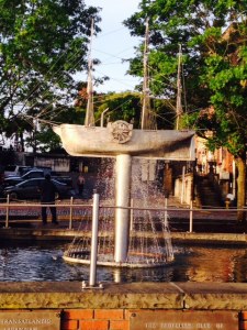 This sculpture on the waterfront celebrates a series of important ships named after the city of Savannah. One was the steamship SS Savannah which, in 1819, was the first steamship to cross the Atlantic - it was 98 feet long and produced 90 HP. The crossing took 27 days. By contrast, in 1959, the Navy launched a light cruiser of the same name - Savannah - powered by a nuclear reactor. During its entire13 years of service, it used 163 pounds of uranium, which is the equivalent of 29 million gallons of diesel fuel.