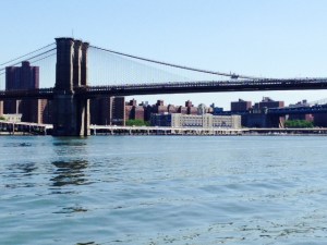 OK, I know - not another bridge! But I couldn't resist, even though I included a picture of the Brooklyn Bridge on our passage through New York a year ago. But such a bridgehistory! 